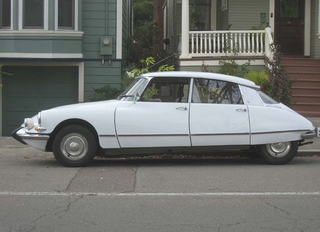 Illustration for article titled 1967 Citroën DS21 Pallas Down On The Alameda Street